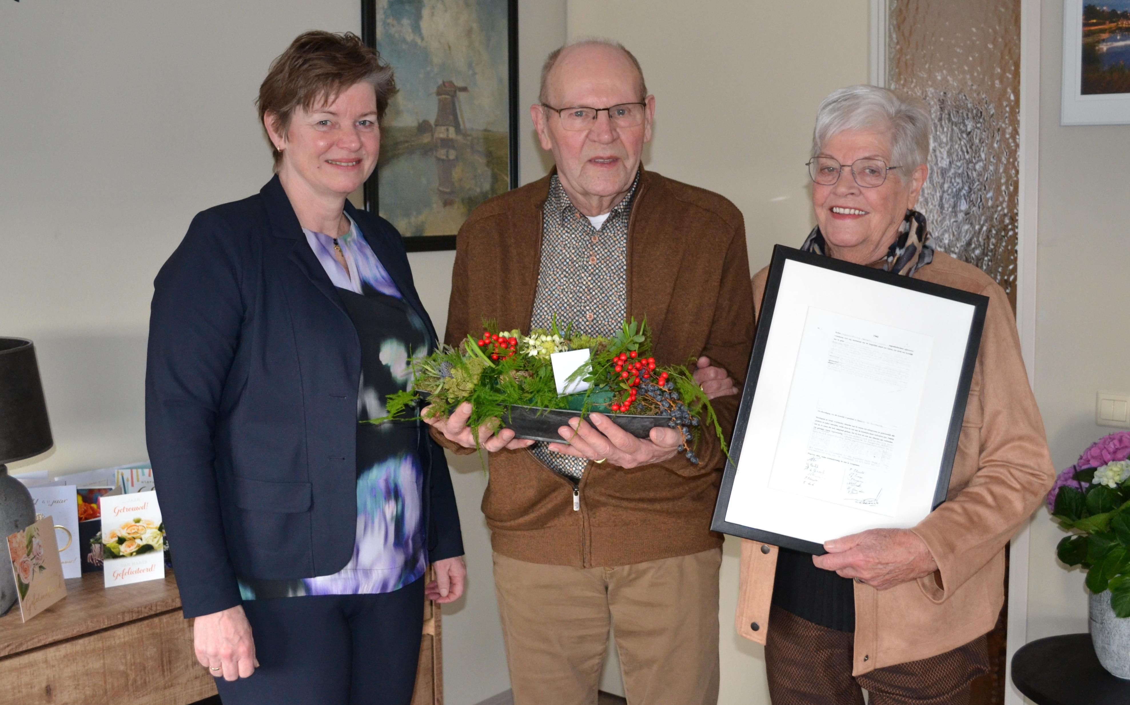 Harm en Janny uit Stadskanaal zijn 60 jaar getrouwd. 'De vonk sloeg